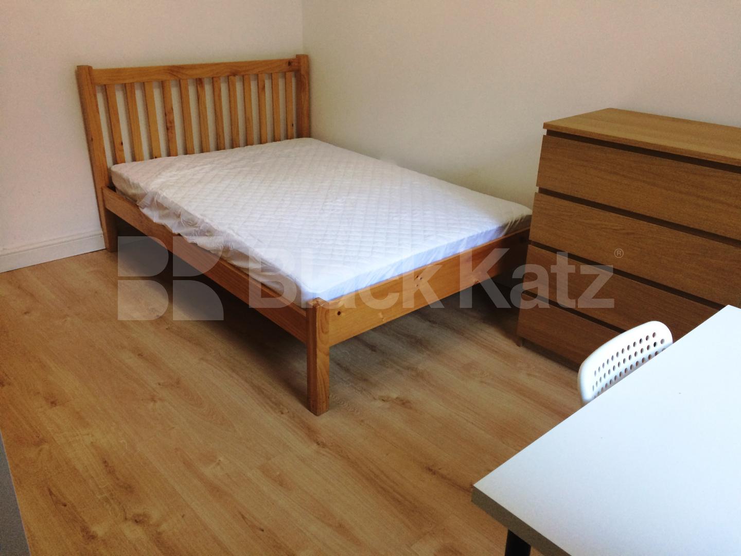 			LET, 2 Bedroom, 1 bath, 1 reception Apartment			 East Street , Elephant and Castle